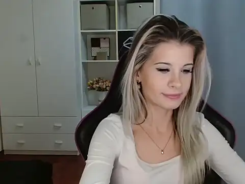 KristineGlow online show from 12/19/25, 07:27