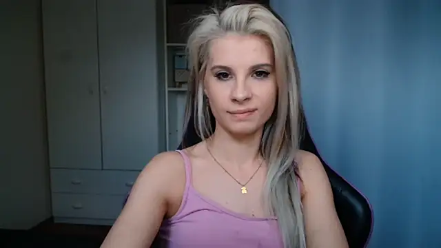KristineGlow online show from 06/04/26, 06:23