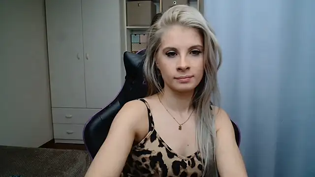 KristineGlow online show from 05/26/26, 06:33