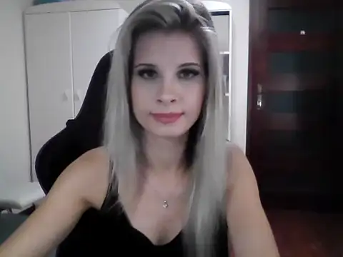 Snapshot of KristineGlow chatting on 09/23/25, 08:16 KristineGlow online show from 09/23/25, 08:16