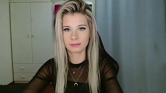 Snapshot of KristineGlow chatting on 10/30/25, 07:22 KristineGlow online show from 10/30/25, 07:22