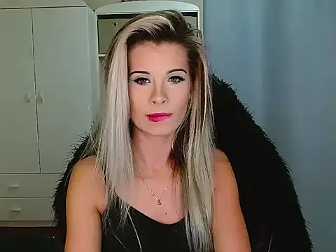 Snapshot of KristineGlow chatting on 11/28/25, 07:19 KristineGlow online show from 11/28/25, 07:19