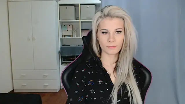 KristineGlow online show from 04/20/26, 06:16