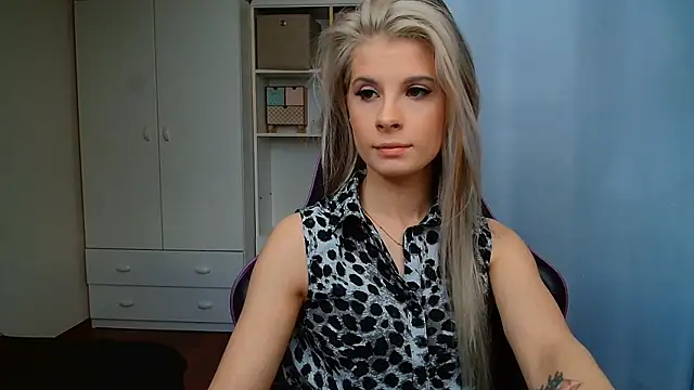 KristineGlow online show from 06/01/26, 06:13
