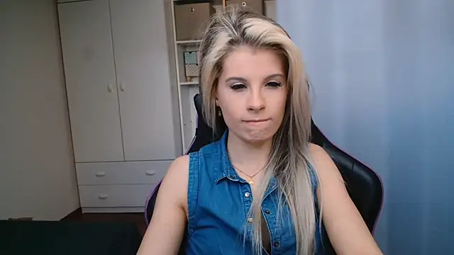 KristineGlow online show from 05/06/26, 06:17