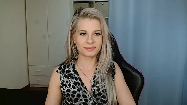 KristineGlow online show from 06/01/26, 06:18