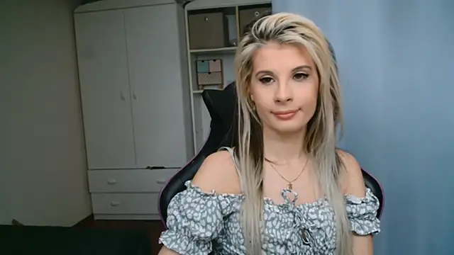 KristineGlow online show from 05/08/26, 06:17