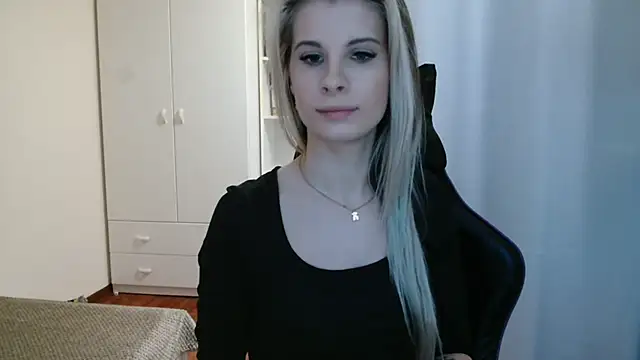 KristineGlow online show from 05/20/26, 06:27