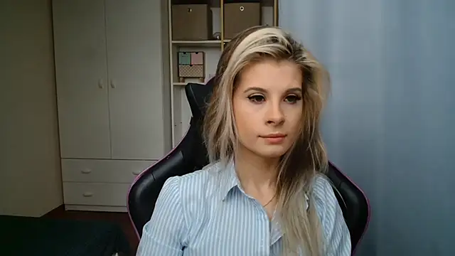 KristineGlow online show from 05/13/26, 06:09