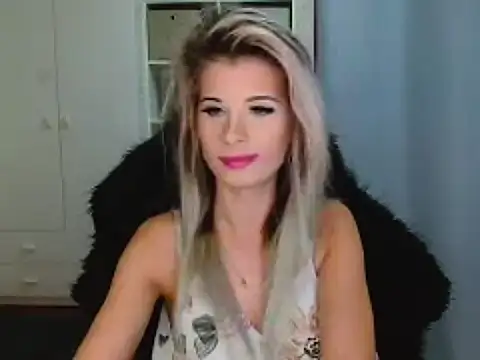 Snapshot of KristineGlow chatting on 12/02/25, 07:21 KristineGlow online show from 12/02/25, 07:21