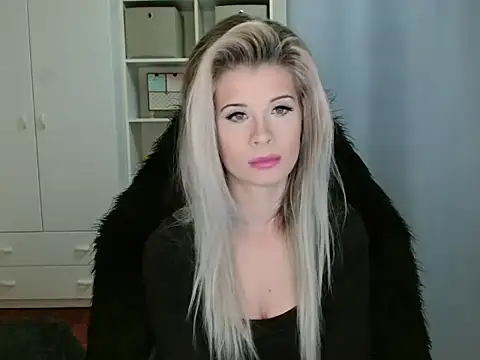 Snapshot of KristineGlow chatting on 11/21/25, 07:07 KristineGlow online show from 11/21/25, 07:07