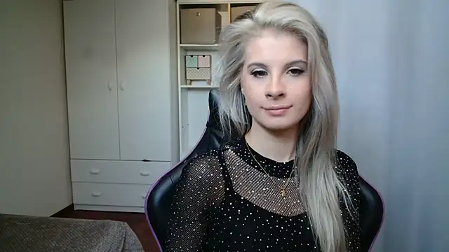 KristineGlow online show from 05/25/26, 06:23