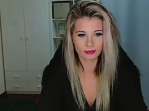 Snapshot of KristineGlow chatting on 11/14/25, 04:10 KristineGlow online show from 11/14/25, 04:10