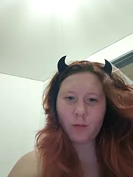 MiaKissy online show from 10/28/25, 06:12