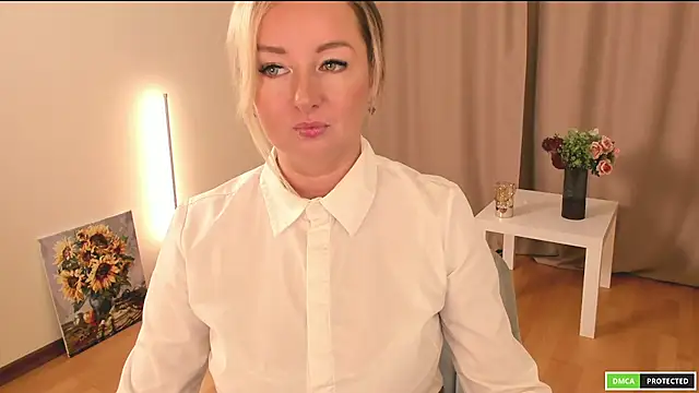 Snapshot of sexmom8 chatting on 11/08/25, 12:31 sexmom8 online show from 11/08/25, 12:31