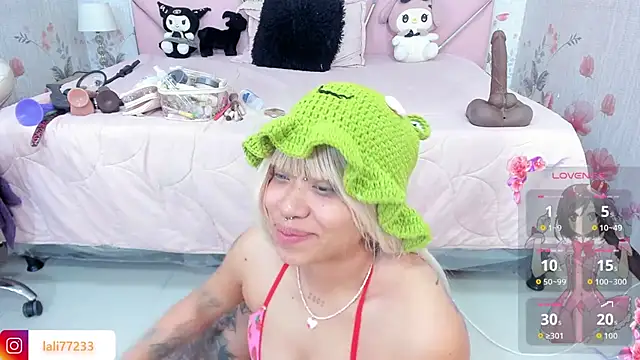 Snapshot of SafiroAgataaa chatting on 05/14/26, 02:41 SafiroAgataaa online show from 05/14/26, 02:41