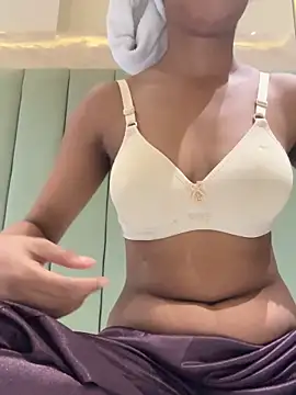 Snapshot of HeerStd chatting on 10/27/25, 07:09 HeerStd online show from 10/27/25, 07:09