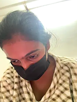 Snapshot of HeerStd chatting on 12/23/25, 10:25 HeerStd online show from 12/23/25, 10:25