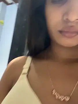 Snapshot of HeerStd chatting on 10/28/25, 08:24 HeerStd online show from 10/28/25, 08:24