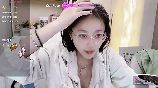 Snapshot of Naiyi-babe chatting on 10/28/25, 04:06 Naiyi-babe online show from 10/28/25, 04:06