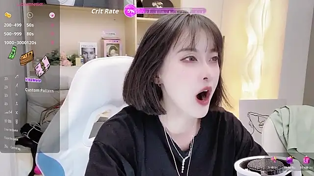 Snapshot of Naiyi-babe chatting on 10/25/25, 03:12 Naiyi-babe online show from 10/25/25, 03:12