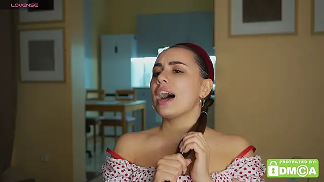 KateCarrey online show from 10/28/25, 08:41