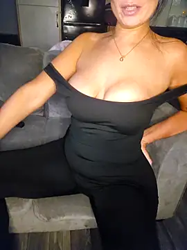 KissMeKylie online show from 12/17/25, 11:10