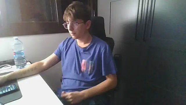 Snapshot of aaress22cm chatting on 10/15/25, 06:16 aaress22cm online show from 10/15/25, 06:16