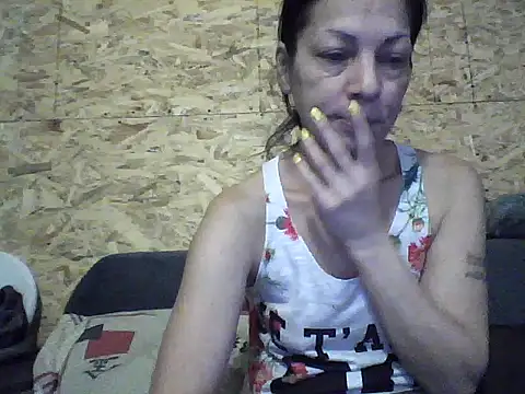 Snapshot of Milana38 chatting on 11/10/25, 04:45 Milana38 online show from 11/10/25, 04:45