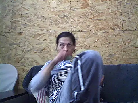 Snapshot of Milana38 chatting on 11/12/25, 01:48 Milana38 online show from 11/12/25, 01:48