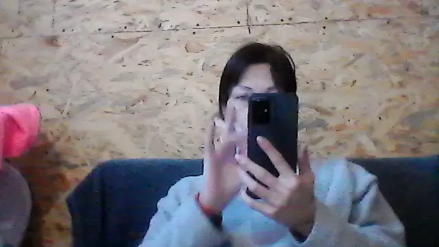 Snapshot of Milana38 chatting on 12/19/25, 10:28 Milana38 online show from 12/19/25, 10:28