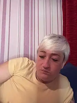 Snapshot of Rozendefotz chatting on 05/16/26, 01:37 Rozendefotz online show from 05/16/26, 01:37