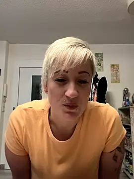 Snapshot of Rozendefotz chatting on 09/25/25, 06:08 Rozendefotz online show from 09/25/25, 06:08