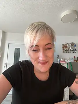 Snapshot of Rozendefotz chatting on 09/14/25, 11:32 Rozendefotz online show from 09/14/25, 11:32