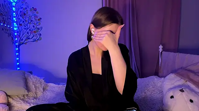 HoneyMist online show from 10/10/25, 02:40