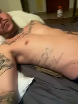 Snapshot of pimousssse chatting on 10/09/25, 12:00 pimousssse online show from 10/09/25, 12:00