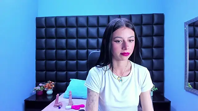 Snapshot of Dulce_Miaa_ chatting on 02/25/26, 05:46 Dulce Miaa online show from 02/25/26, 05:46