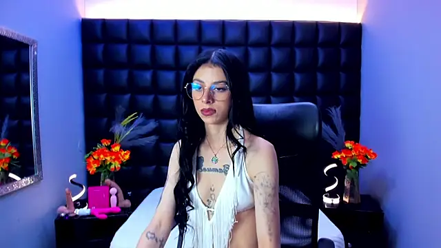 Snapshot of Dulce_Miaa_ chatting on 06/17/26, 06:07 Dulce Miaa online show from 06/17/26, 06:07