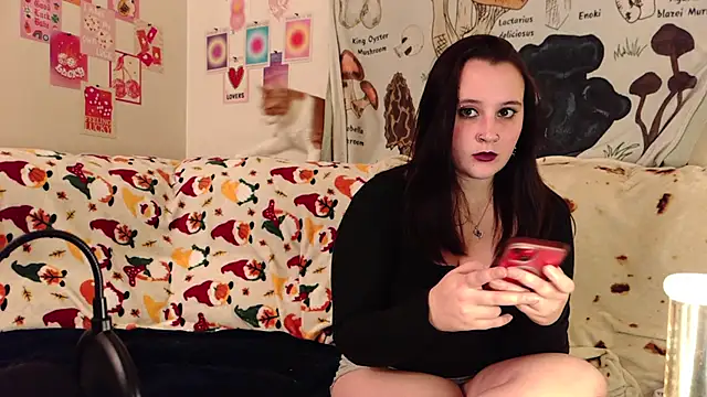 Snapshot of Shadow_Slut chatting on 10/19/25, 11:51 Shadow Slut online show from 10/19/25, 11:51