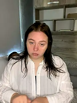 Snapshot of SoniaNovara chatting on 09/19/25, 06:39 SoniaNovara online show from 09/19/25, 06:39