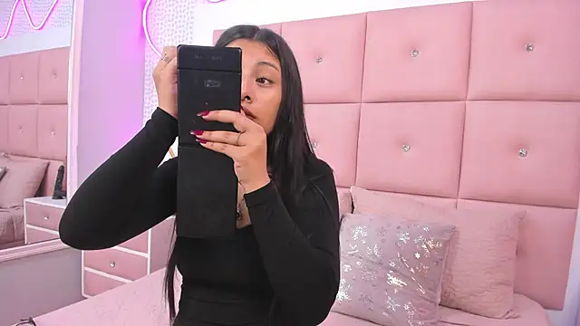 DaisySnugs1 online show from 11/24/25, 12:27