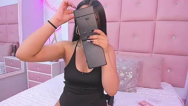 DaisySnugs1 online show from 11/13/25, 12:09