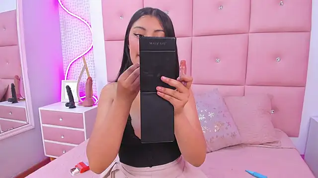 DaisySnugs1 online show from 10/28/25, 11:53