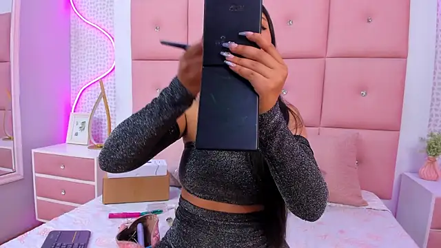 DaisySnugs1 online show from 11/01/25, 12:32