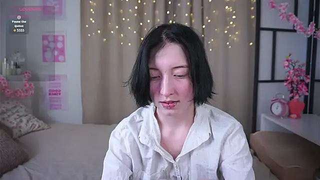 JuanaFriesz online show from 04/04/26, 09:16