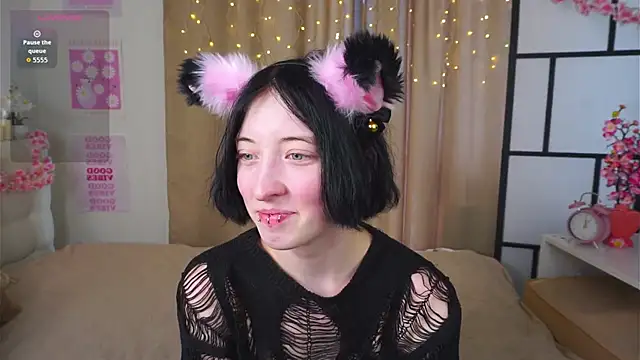 JuanaFriesz online show from 04/08/26, 09:11