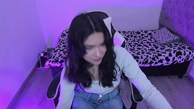 Snapshot of megaan_cb chatting on 11/26/25, 01:44 megaan cb online show from 11/26/25, 01:44