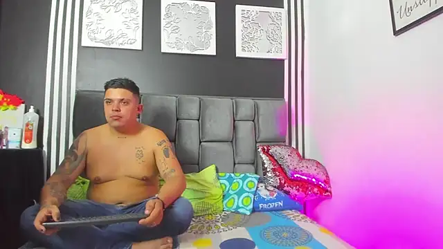 Hornycouple Hot online show from 11/12/25, 07:51