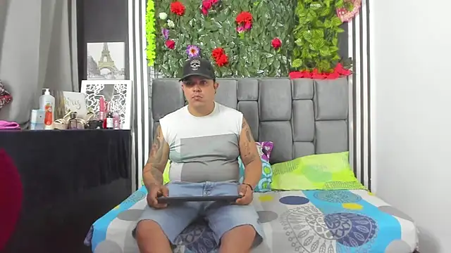 Hornycouple Hot online show from 11/07/25, 08:24