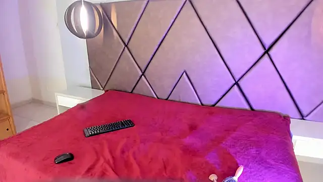 PenelopeGuzman   online show from 11/07/25, 08:02